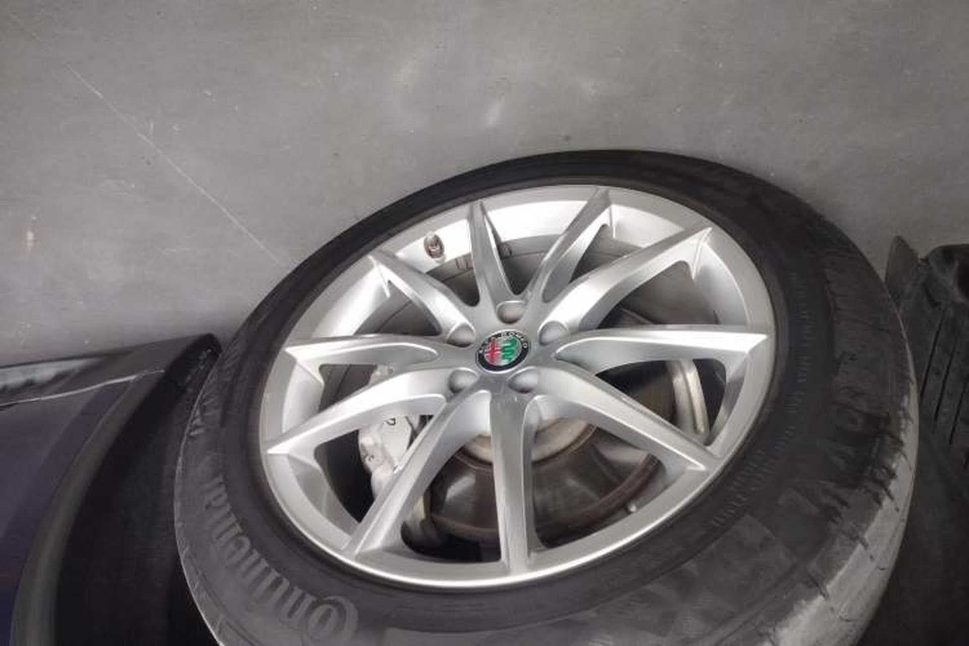 Used Alfa Romeo Stelvio 2017 2.0T 200HP Luxury Edition Left Front Wheel Hub