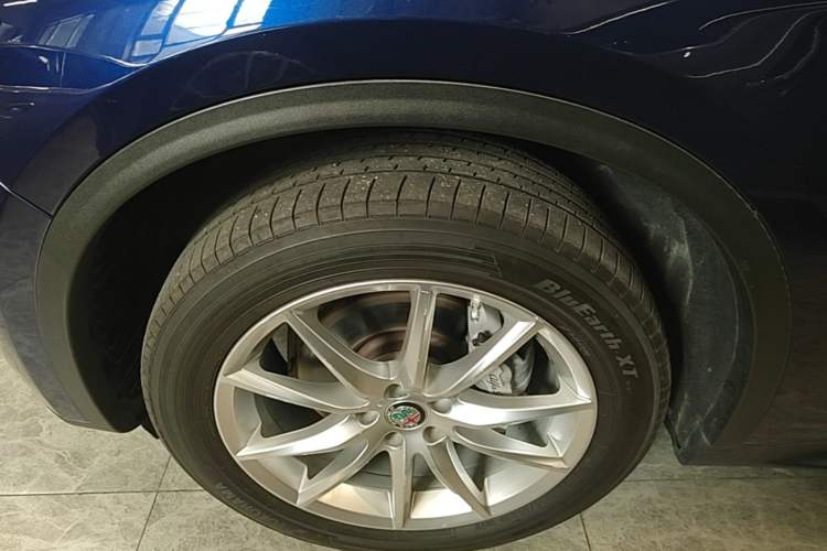 Used Alfa Romeo Stelvio 2017 2.0T 200HP Luxury Edition Left Front Wheel Hub