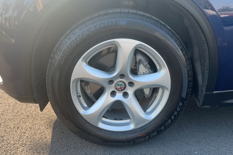 Used Alfa Romeo Stelvio 2017 2.0T 200HP Elite Edition Left Front Wheel Hub