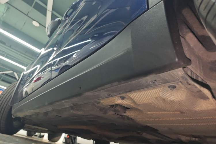 Used Alfa Romeo Stelvio 2017 2.0T 200HP Elite Edition Left Side Sill