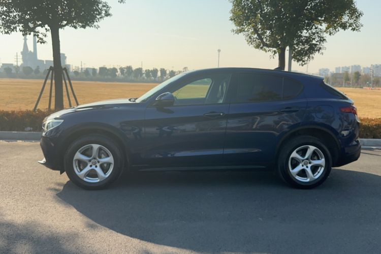 Used Alfa Romeo Stelvio 2017 2.0T 200HP Elite Edition Left Side