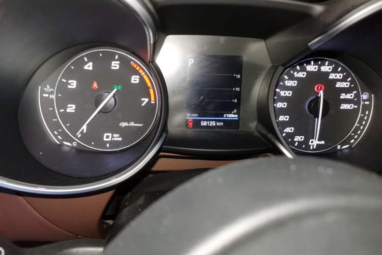 Used Alfa Romeo Stelvio 2017 2.0T 200HP Elite Edition Odometer Close Up
