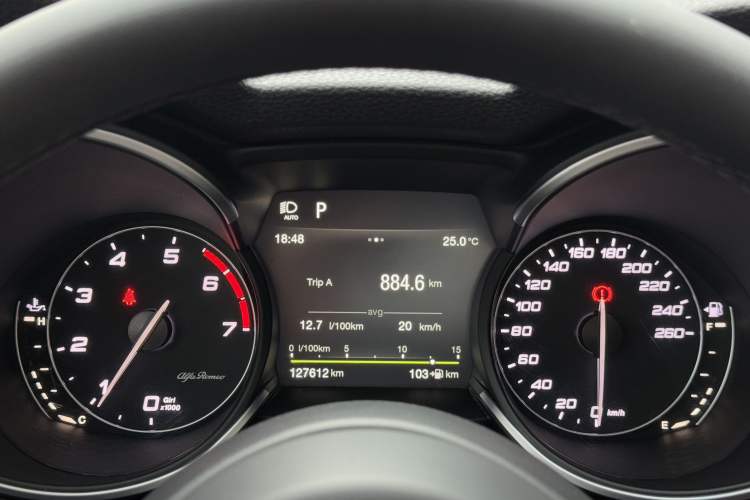 Used Alfa Romeo Stelvio 2017 2.0T 200HP Luxury Edition Odometer Close Up