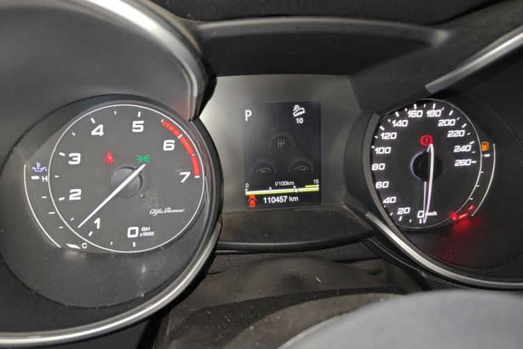 Used Alfa Romeo Stelvio 2017 2.0T 200HP Elite Edition Odometer Close Up