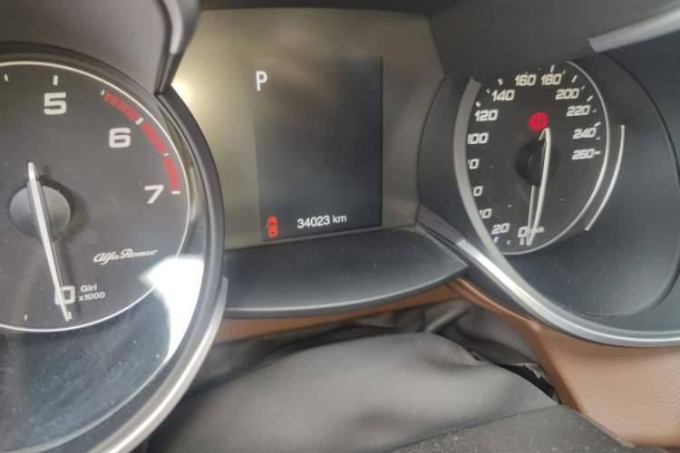 Used Alfa Romeo Stelvio 2017 2.0T 200HP Elite Edition Odometer Close Up