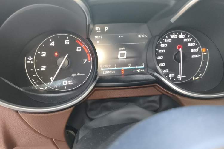 Used Alfa Romeo Stelvio 2017 2.0T 200HP Luxury Edition Odometer Close Up