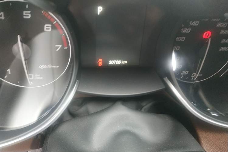 Used Alfa Romeo Stelvio 2017 2.0T 200HP Elite Edition Odometer Close Up