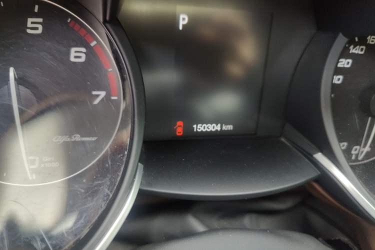 Used Alfa Romeo Stelvio 2017 2.0T 200HP Elite Edition Odometer Close Up