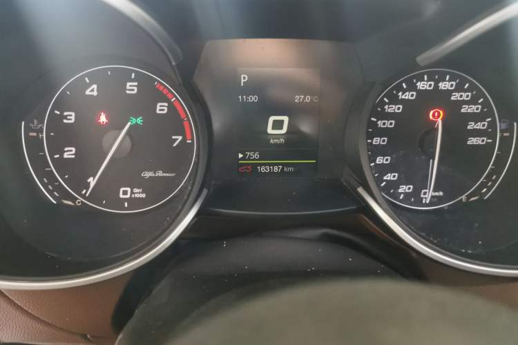 Used Alfa Romeo Stelvio 2017 2.0T 200HP Elite Edition Odometer Close Up