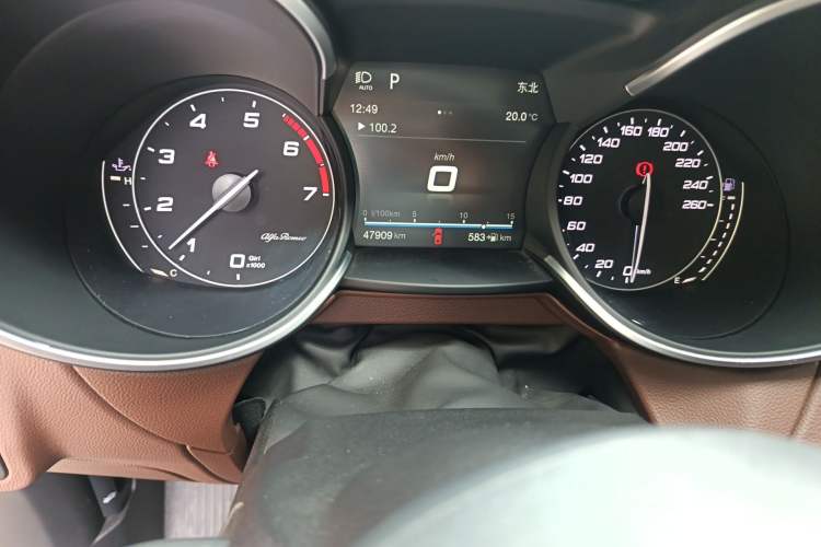 Used Alfa Romeo Stelvio 2017 2.0T 280HP Luxury Edition Odometer Close Up