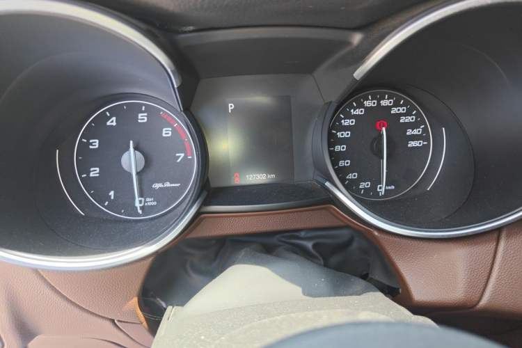 Used Alfa Romeo Stelvio 2017 2.0T 200HP Elite Edition Odometer Close Up