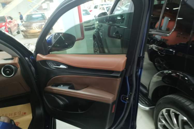 Used Alfa Romeo Stelvio 2017 2.0T 200HP Elite Edition Right Front Door Interior