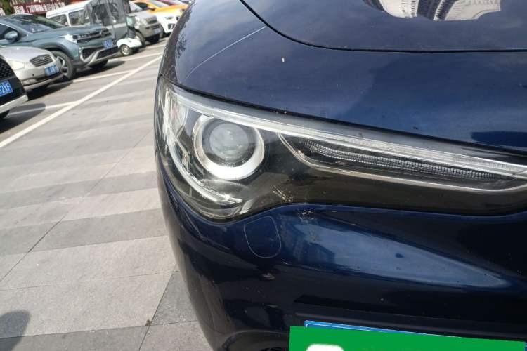 Used Alfa Romeo Stelvio 2017 2.0T 200HP Luxury Edition Right Front Headlight