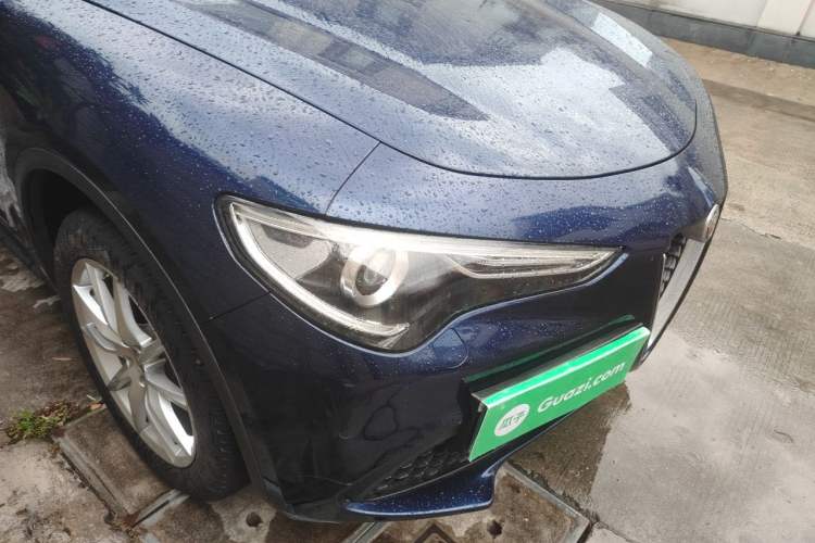 Used Alfa Romeo Stelvio 2017 2.0T 200HP Luxury Edition Right Front Headlight