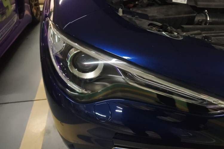 Used Alfa Romeo Stelvio 2017 2.0T 200HP Elite Edition Right Front Headlight