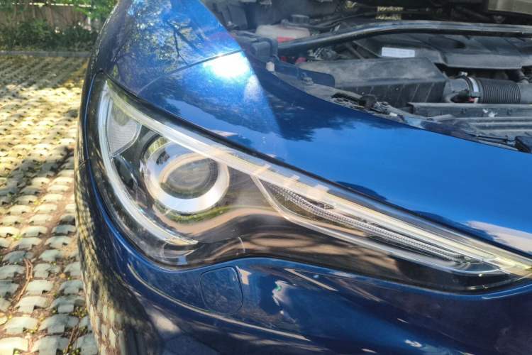 Used Alfa Romeo Stelvio 2017 2.0T 200HP Luxury Edition Right Front Headlight