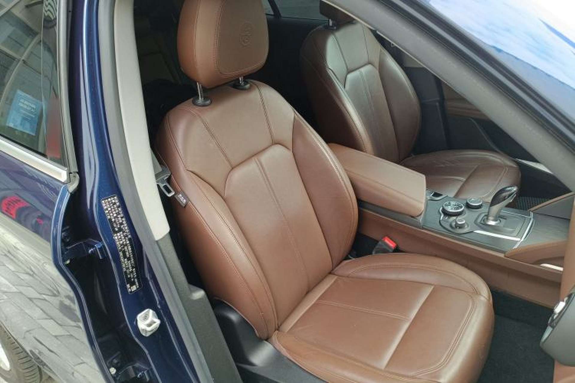 Used Alfa Romeo Stelvio 2017 2.0T 200HP Luxury Edition Right Front Seat