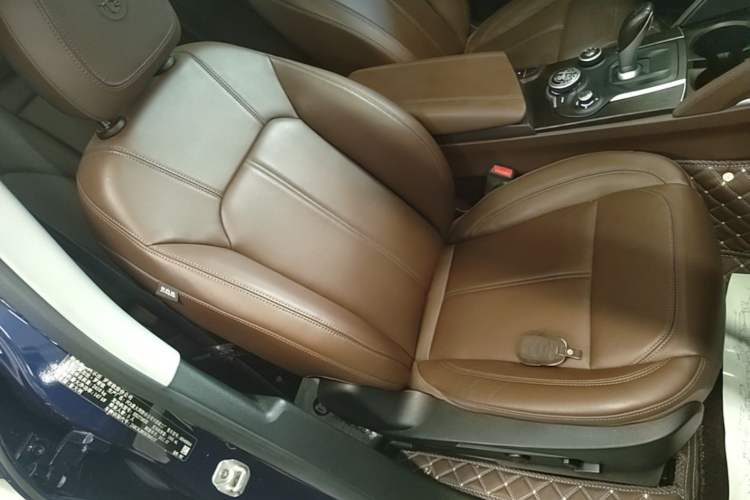 Used Alfa Romeo Stelvio 2017 2.0T 200HP Luxury Edition Right Front Seat