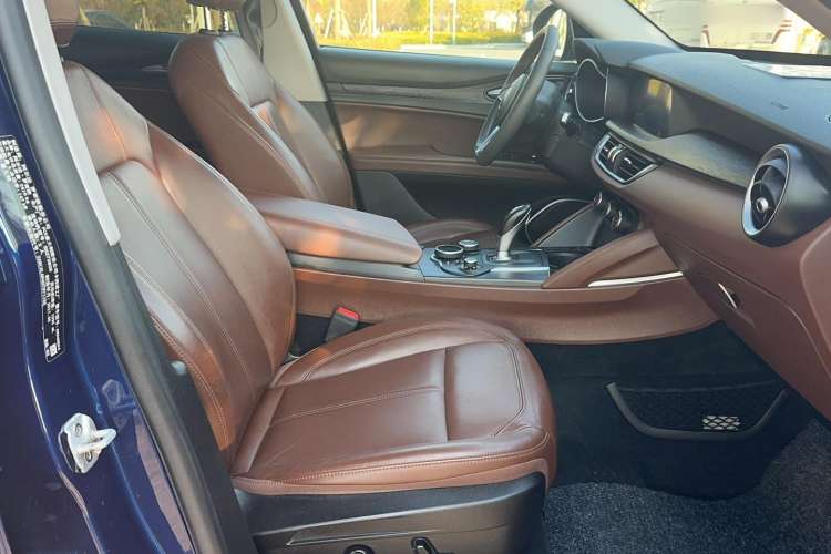 Used Alfa Romeo Stelvio 2017 2.0T 200HP Elite Edition Right Front Seat