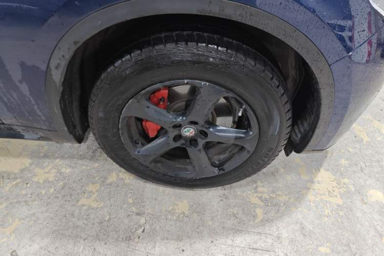 Used Alfa Romeo Stelvio 2017 2.0T 200HP Elite Edition Right Front Wheel Hub