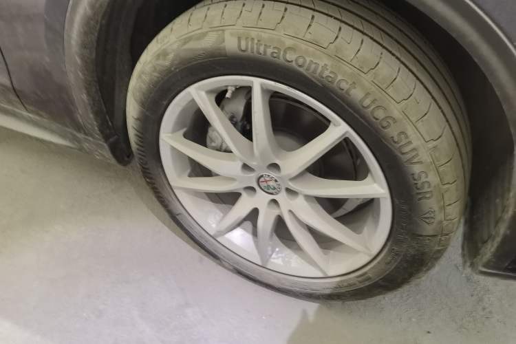 Used Alfa Romeo Stelvio 2017 2.0T 200HP Luxury Edition Right Front Wheel Hub