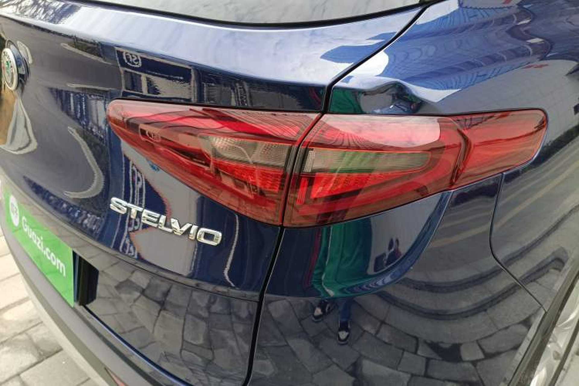 Used Alfa Romeo Stelvio 2017 2.0T 200HP Luxury Edition Right Rear Taillight