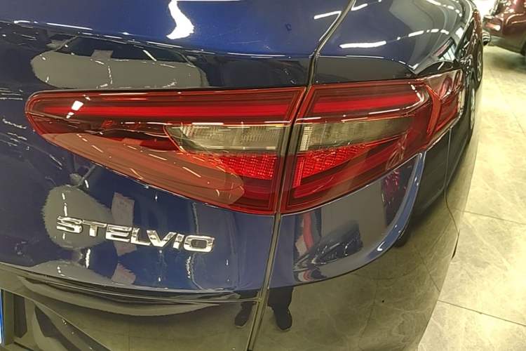 Used Alfa Romeo Stelvio 2017 2.0T 200HP Luxury Edition Right Rear Taillight
