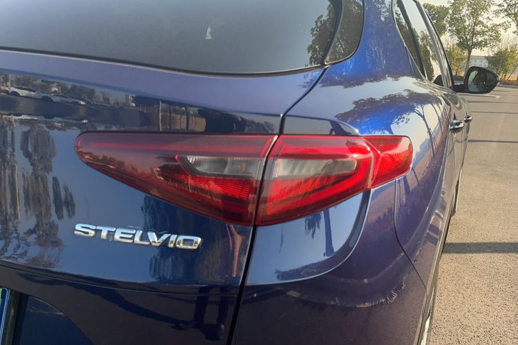 Used Alfa Romeo Stelvio 2017 2.0T 200HP Elite Edition Right Rear Taillight