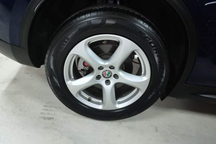 Used Alfa Romeo Stelvio 2017 2.0T 200HP Elite Edition Right Rear Wheel Hub
