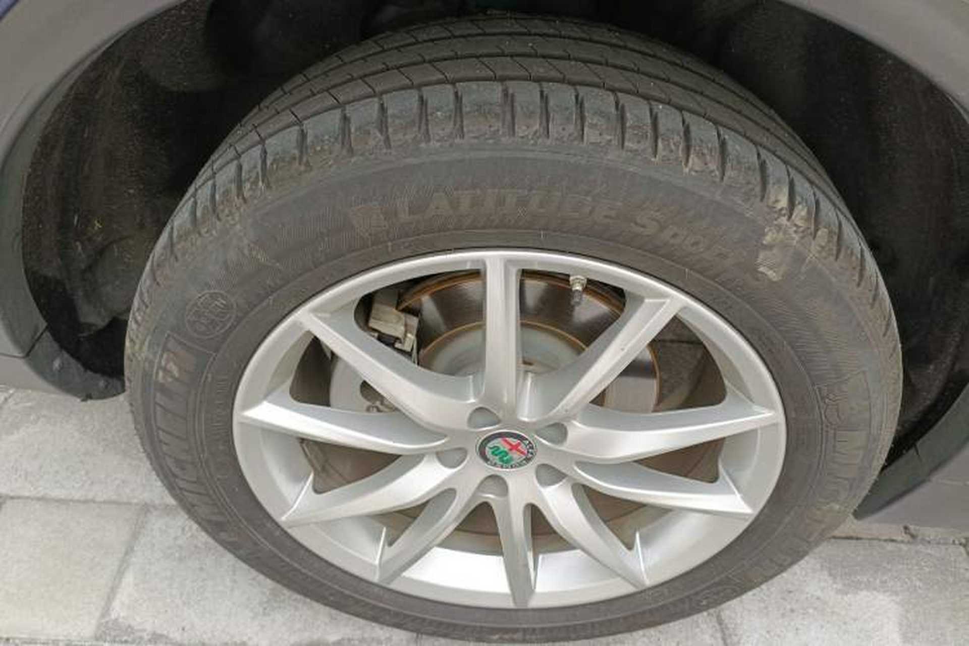 Used Alfa Romeo Stelvio 2017 2.0T 200HP Luxury Edition Right Rear Wheel Hub