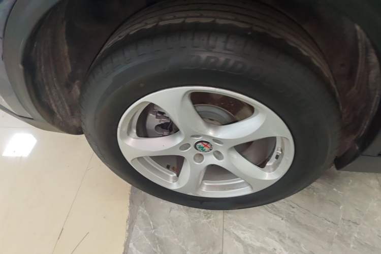 Used Alfa Romeo Stelvio 2017 2.0T 200HP Elite Edition Right Rear Wheel Hub
