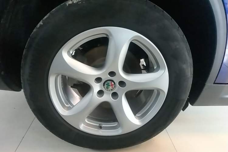 Used Alfa Romeo Stelvio 2017 2.0T 200HP Elite Edition Right Rear Wheel Hub