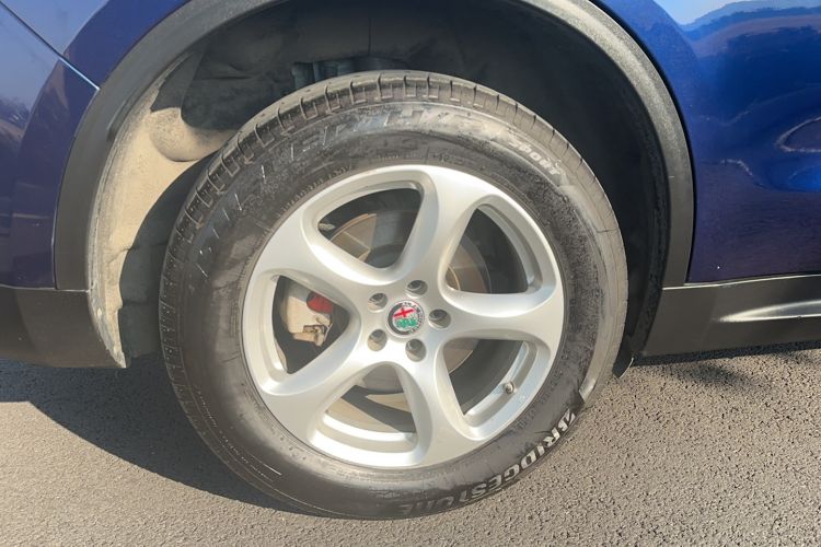 Used Alfa Romeo Stelvio 2017 2.0T 200HP Elite Edition Right Rear Wheel Hub