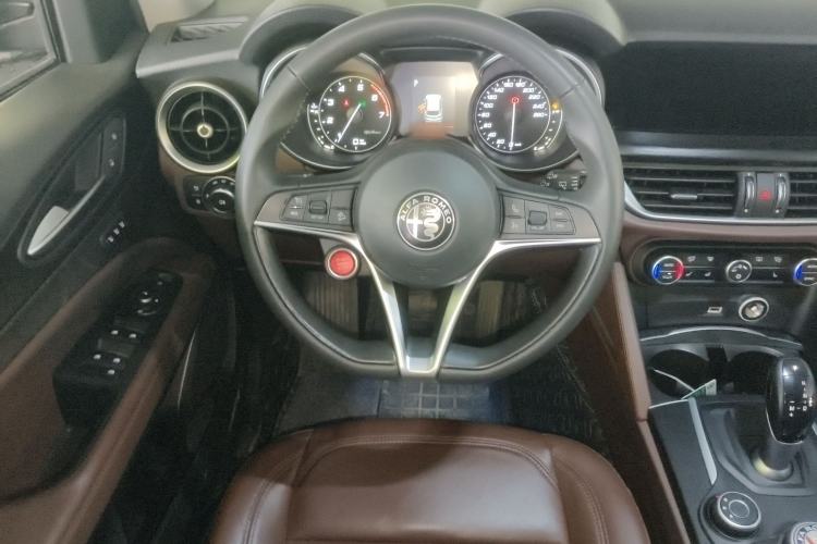 Used Alfa Romeo Stelvio 2017 2.0T 200HP Elite Edition Steering Wheel