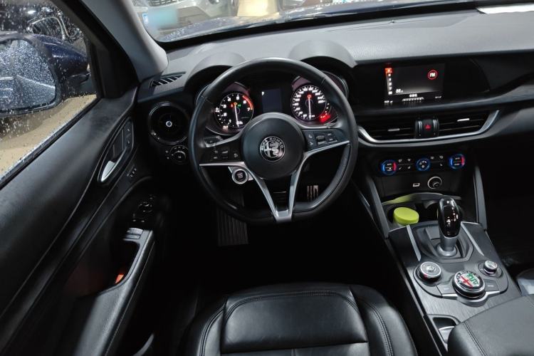 Used Alfa Romeo Stelvio 2017 2.0T 200HP Elite Edition Steering Wheel