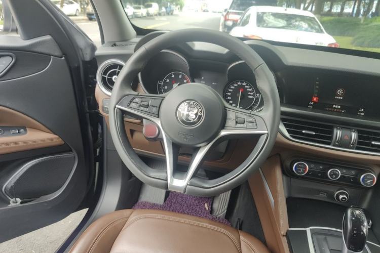 Used Alfa Romeo Stelvio 2017 2.0T 200HP Elite Edition Steering Wheel