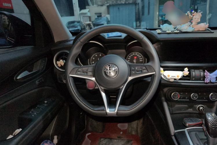 Used Alfa Romeo Stelvio 2017 2.0T 200HP Elite Edition Steering Wheel