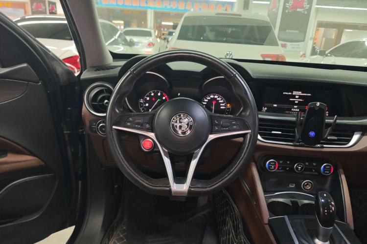 Used Alfa Romeo Stelvio 2017 2.0T 200HP Elite Edition Steering Wheel