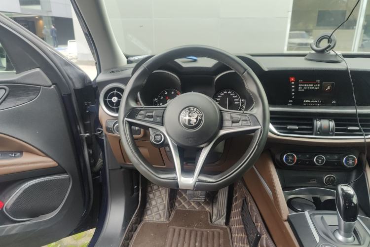 Used Alfa Romeo Stelvio 2017 2.0T 200HP Elite Edition Steering Wheel