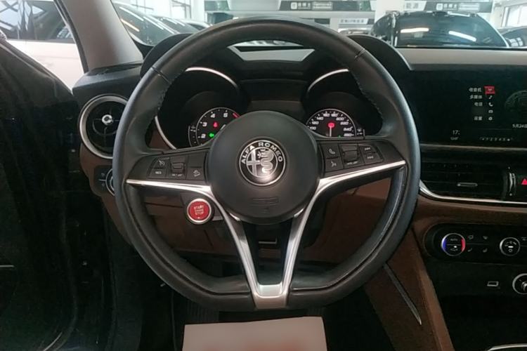 Used Alfa Romeo Stelvio 2017 2.0T 200HP Elite Edition Steering Wheel