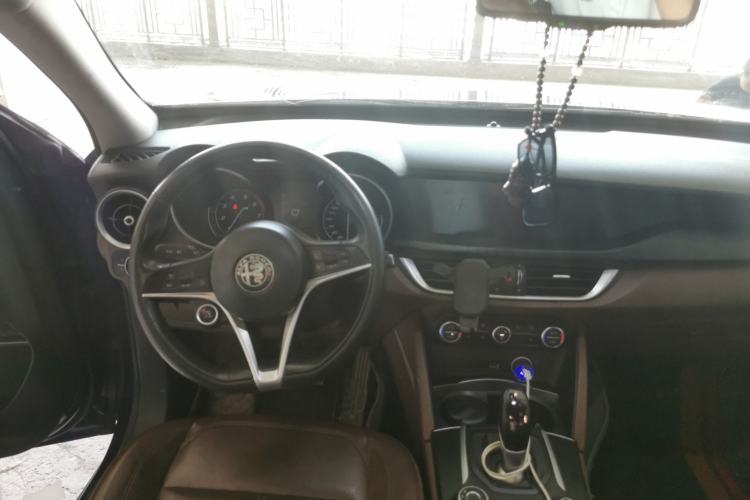 Used Alfa Romeo Stelvio 2017 2.0T 200HP Elite Edition Steering Wheel