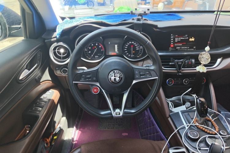 Used Alfa Romeo Stelvio 2017 2.0T 200HP Elite Edition Steering Wheel