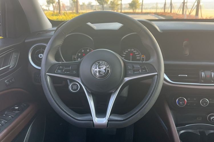 Used Alfa Romeo Stelvio 2017 2.0T 200HP Elite Edition Steering Wheel
