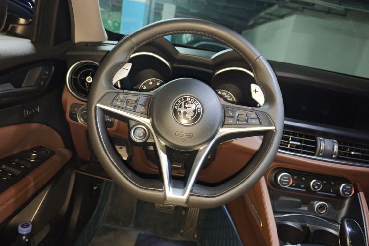 Used Alfa Romeo Stelvio 2017 2.0T 200HP Elite Edition Steering Wheel