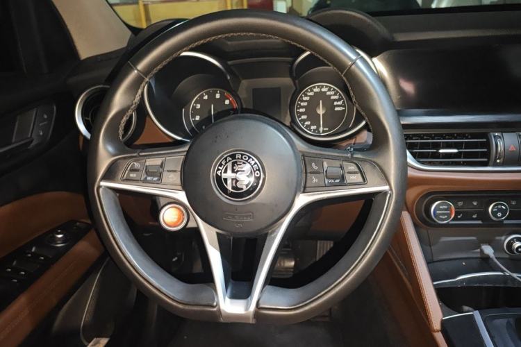 Used Alfa Romeo Stelvio 2017 2.0T 200HP Elite Edition Steering Wheel