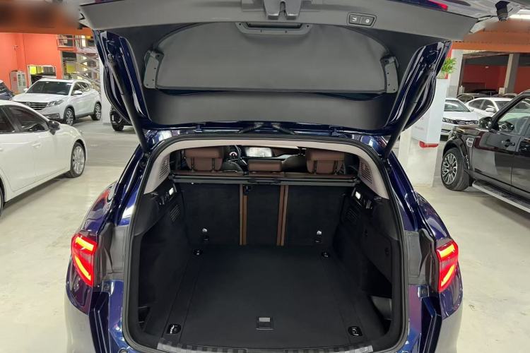 Used Alfa Romeo Stelvio 2017 2.0T 200HP Elite Edition Trunk