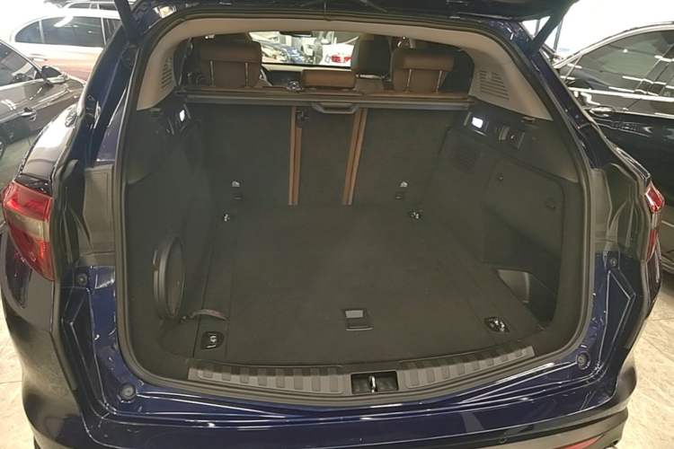 Used Alfa Romeo Stelvio 2017 2.0T 200HP Luxury Edition Trunk