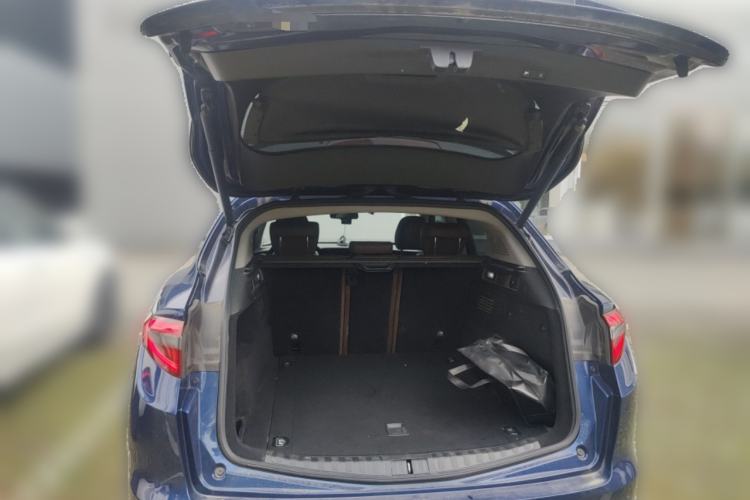Used Alfa Romeo Stelvio 2017 2.0T 200HP Elite Edition Trunk