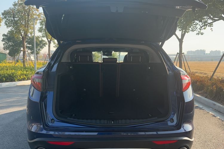 Used Alfa Romeo Stelvio 2017 2.0T 200HP Elite Edition Trunk
