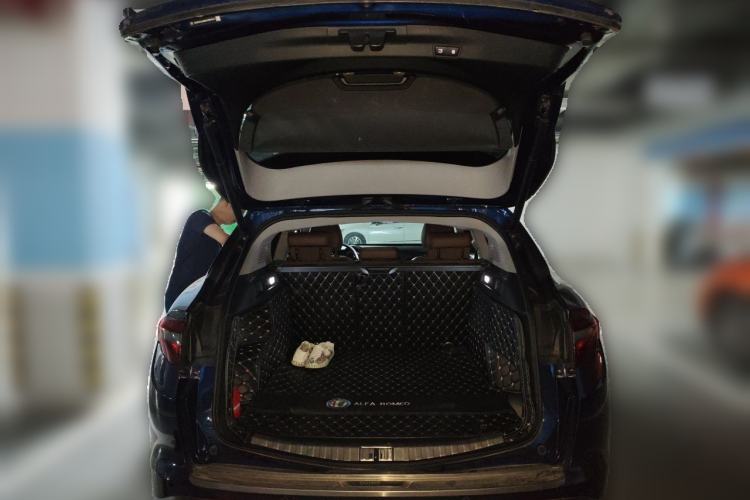 Used Alfa Romeo Stelvio 2017 2.0T 200HP Elite Edition Trunk